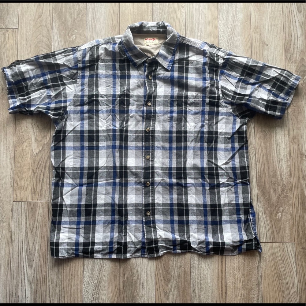 Men’s Wrangler Short Sleeve Button Down